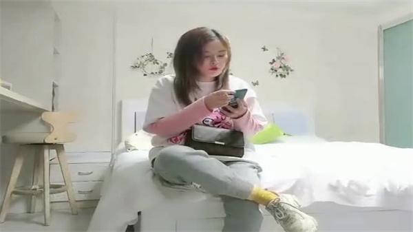 肉感人妻背夫偷情被渣男偷拍 浪叫高潮内射画面曝光