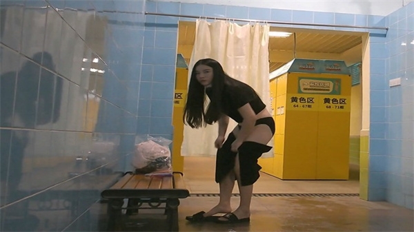TP-001 水上乐园秘密拍摄!巨乳美女浴室全裸换衣 湿身洗澡淫荡自慰
