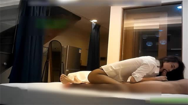 开档黑丝OL制服美女大长腿挑逗,欲火焚身欲罢不能!