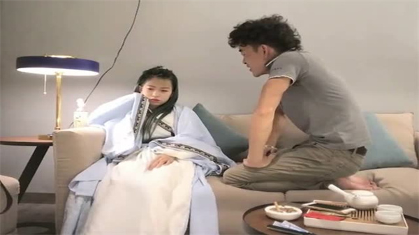 沈先生巨根无套狂操古装骚货,玩得真野!