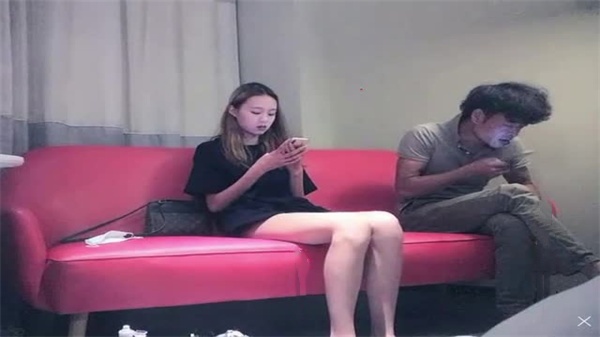 偷拍视角!大屌猛男重金约炮长腿贫乳嫩模,爆操内射高清无码
