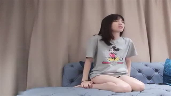 小宝寻花 极品御姐巨乳爆操 舔屄深喉内射 淫水横流