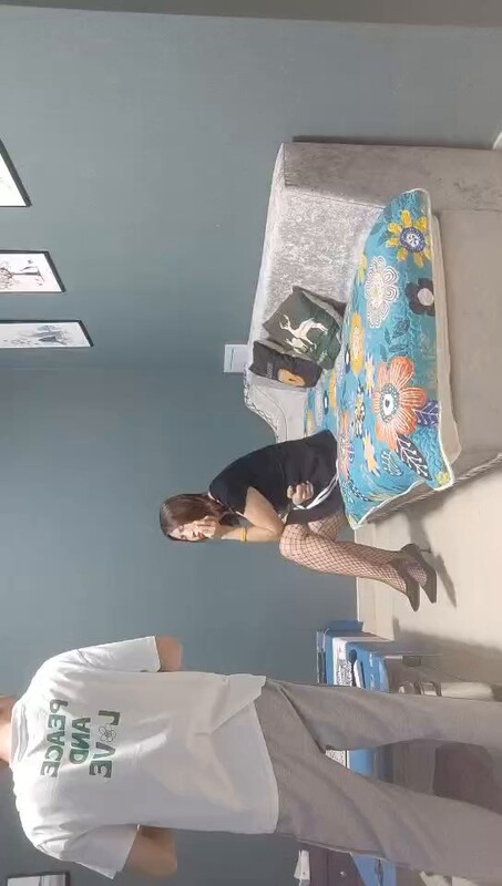 御姐黑丝网袜撩裙揉穴，后入爆操大屁股内射颜射