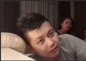 广告时间！青涩女友客厅里乖巧深喉，含吞肉棒猛烈口爆