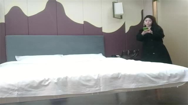 探花一哥狂干23岁四川极品新人！娇嫩美穴被猛操内射